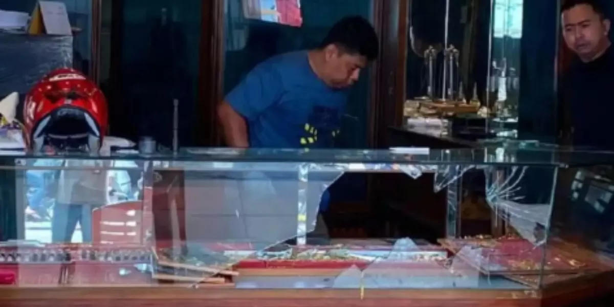 Menyoroti insiden perampokan toko emas di Tapaktuan, Aceh Selatan, pada Sabtu, (18/7/26) yang viral di media sosial. (Instagram.com/@awak_lhokseumawe)