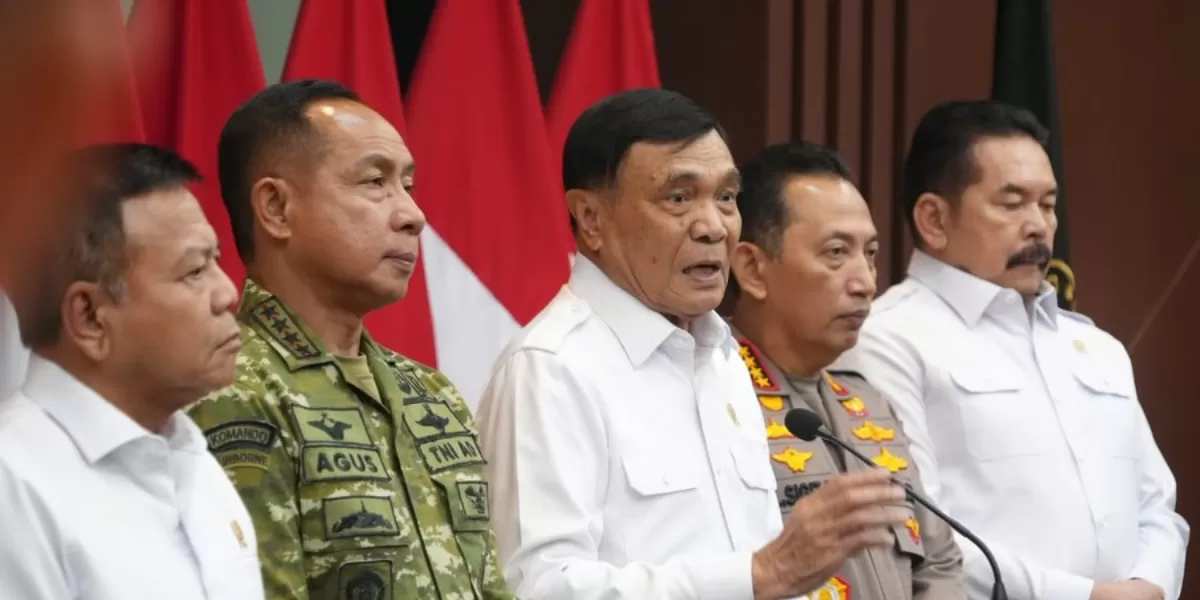 Menko Polkam Djamari Chaniago membantah isu demo besar jelang HUT ke 81 RI, menegaskan bahwa video yang beredar tersebut hoaks. (Instagram.com/@polkamri)