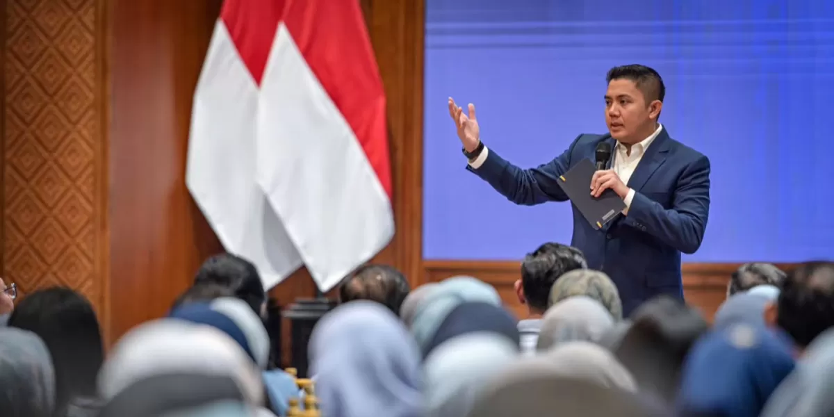 Seskab Teddy termasuk top tiga jajaran pejabat yang mendapat penilaian kinerja terbaik dan popularitas tinggi versi IPO. (Instagram.com/@sekretariat.kabinet)