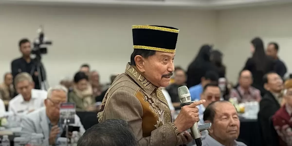 Jenderal TNI (Purn) AM Hendropriyono ajukan pertanyaan dalam peluncurann buku Menata Ulang Reformasi pada Selasa (18/8/26).