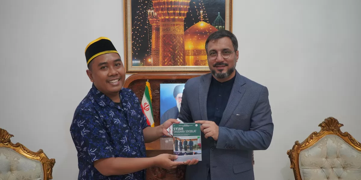 Mushab Muqoddas dan Dr. Yahya Jahan Giri di Kedubes Iran pada Rabu (19/8/26). (Senayan Post)