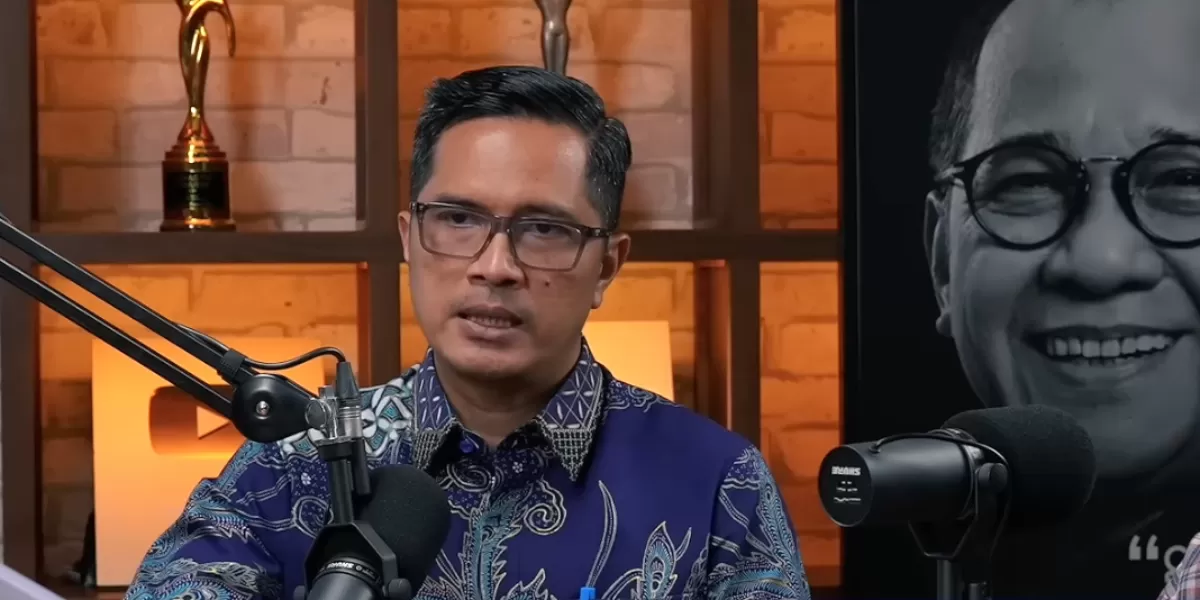 Pengacara Febrie Adriansyah, Febri Diansyah membantah kliennya meminta emas 74 kg dan sejumlah uang untuk dikembalikan. (Tangkapan layar YouTube Akbar Faizal Uncensored)