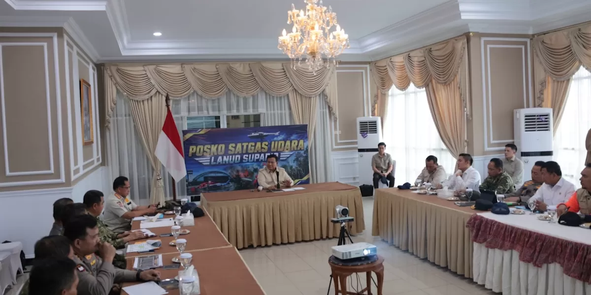 Presiden Prabowo Subianto tinjau langsung lokasi karhutla yang kini melanda Kalimantan bersama BNPB, TNI dan Polri. (Bakom RI)