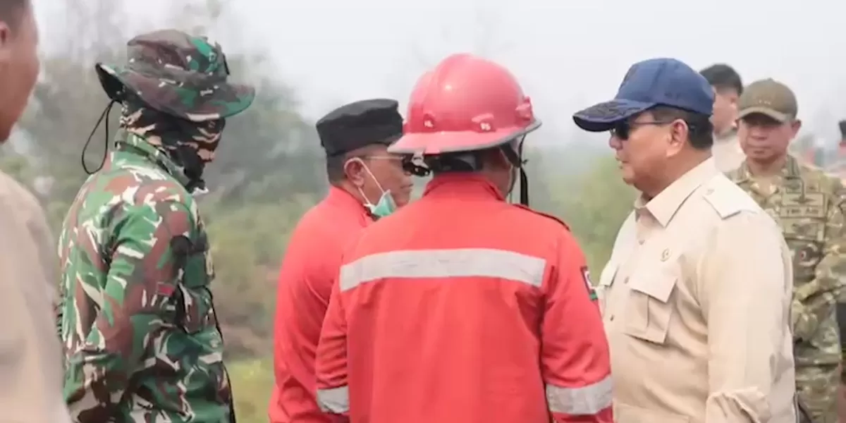 Presiden Prabowo Subianto tinjau langsung lokasi karhutla di Kubu Raya, Kalimantan Barat belum lama ini. (Bakom RI)