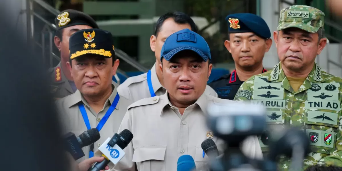 Mensesneg Prasetyo Hadi membantah Presiden Prabowo Subianto menunjuk Haji Isam jadi koordinator penanganan karhutla di Kalimantan. (Instagram.com/@kemensetneg.ri)