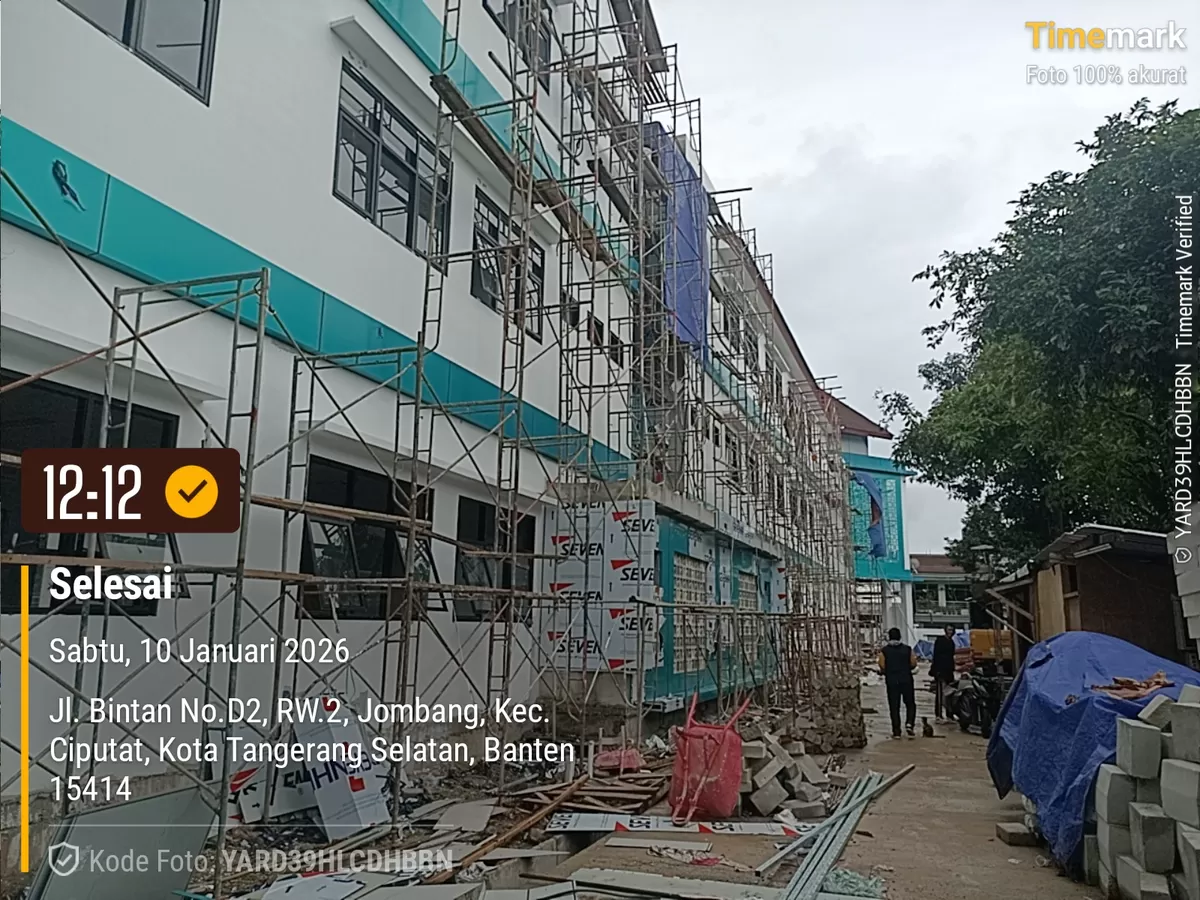 Proyek pembangunan SMP Negeri 6 Tangerang Selatan menjadi sorotan publik