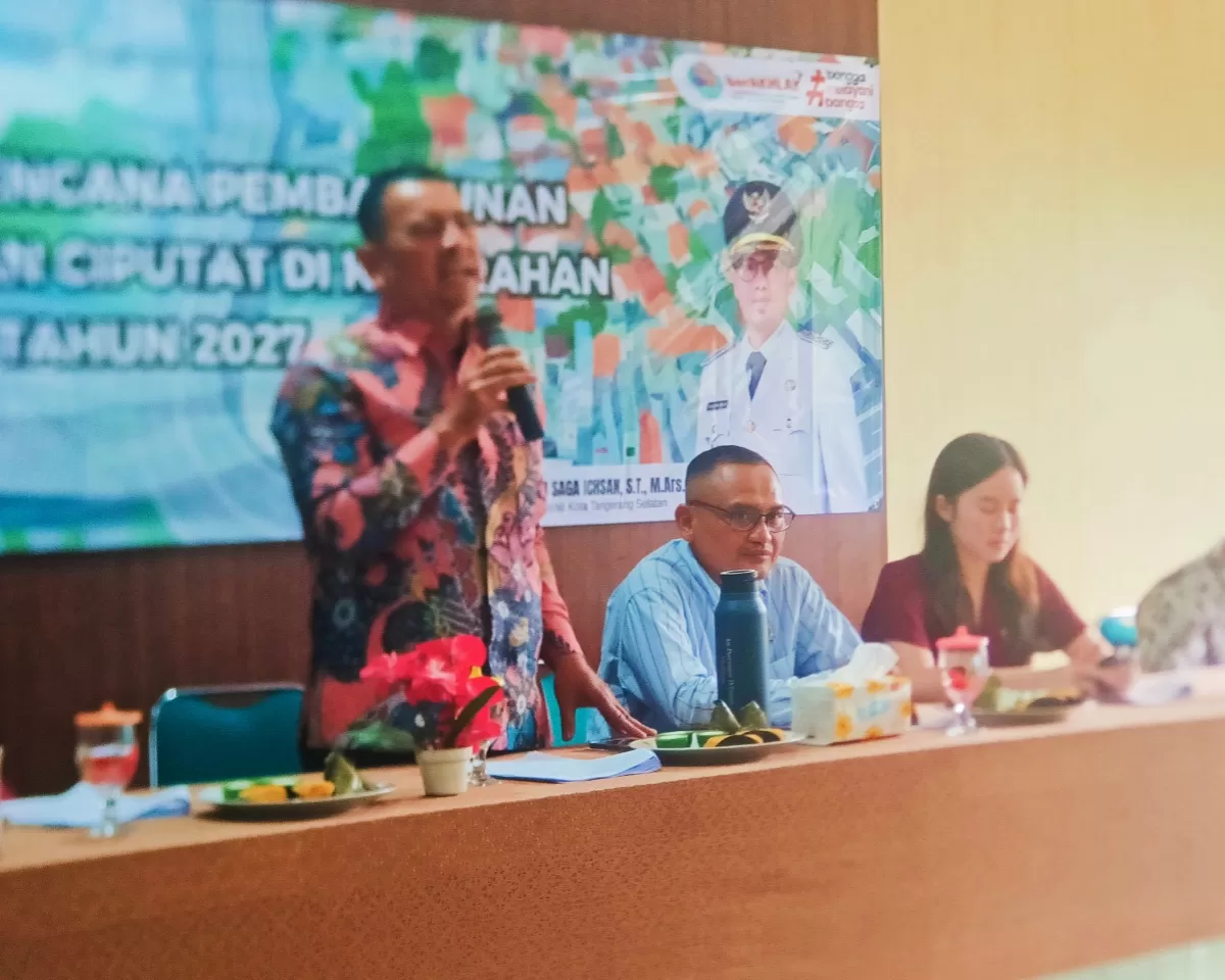 Camat Ciputat Mamat, SE, MM menekankan pentingnya peran Musrenbang sebagai ruang utama penyampaian aspirasi warga. 