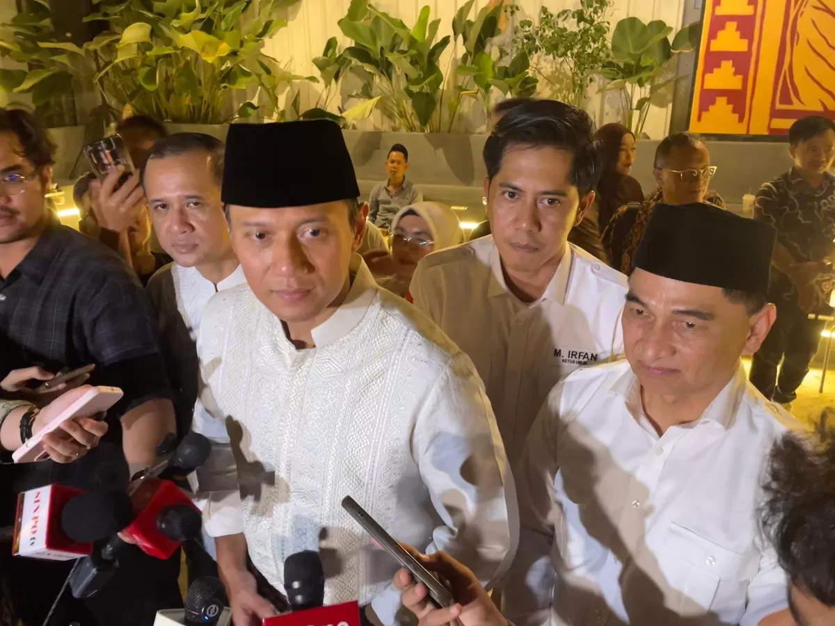 Menteri Koordinator (Menko) Bidang Infrastruktur dan Pembangunan Kewilayahan Agus Harimurti Yudhoyono (AHY) dalam diskusi bersama pelaku ekonomi kreatif (ekraf) Banten.