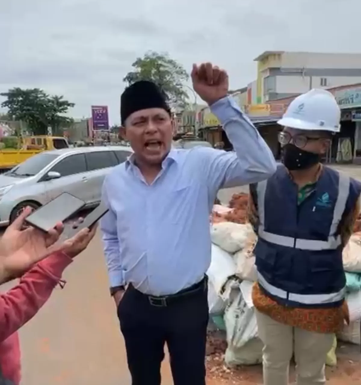 Anggota Komisi IV DPRD Tangsel Julham Firdaus menegaskan pihaknya menemukan adanya ketidaksesuaian titik penggalian dengan rekomendasi teknis yang telah diberikan.