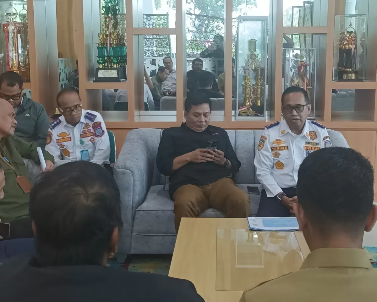 Dialog Dinas Perhubungan (Dishub) Kota Tangerang Selatan berlangsung di lobi Pusat Pemerintahan Kota (Puspemkot) Tangsel