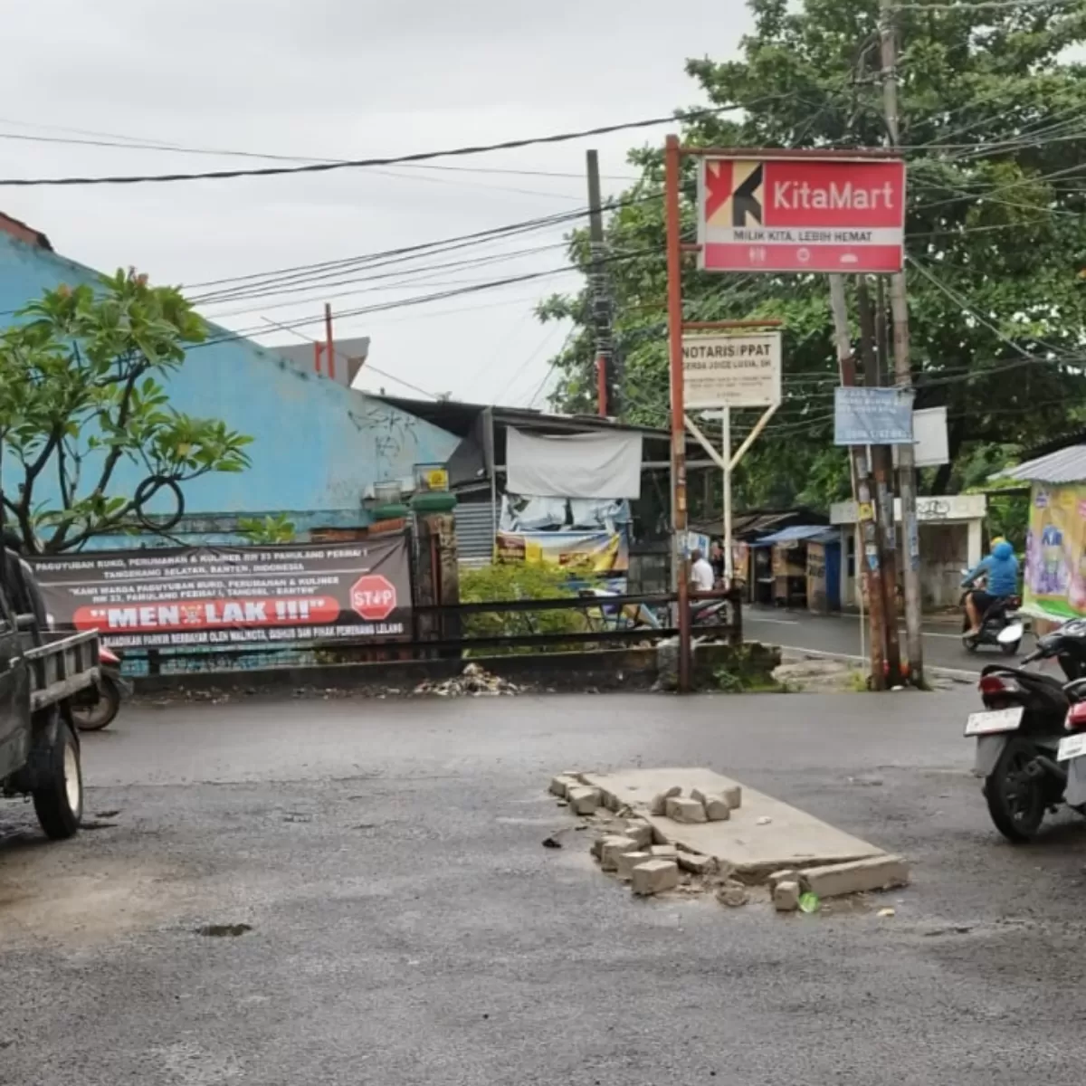 Sejumlah warga dan pelaku usaha di RW 23 Pamulang Permai I, Kecamatan Pamulang, mengaku tidak menerima pemberitahuan resmi sebelum pemasangan gate dilakukan.