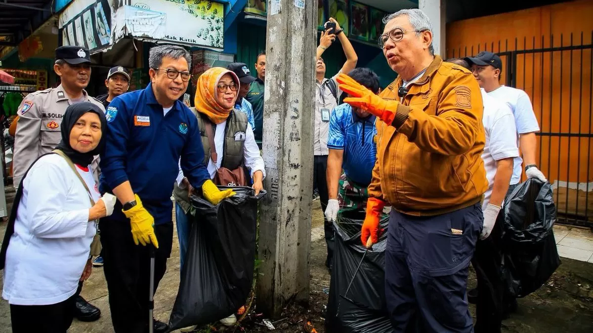 Wali Kota Tangerang Selatan Benyamin Davnie turun langsung memimpin kegiatan tersebut bersama unsur Forum Koordinasi Pimpinan Daerah (Forkopimda).