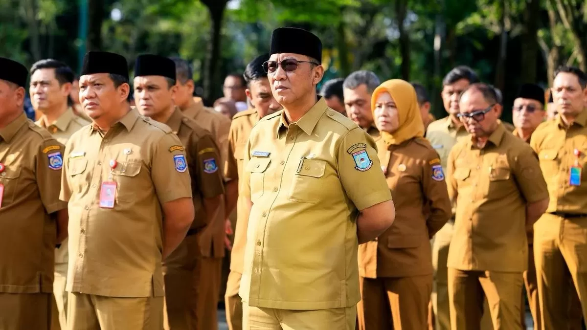Benyamin meminta lurah di seluruh wilayah untuk menggerakkan kembali budaya gotong royong masyarakat dalam menjaga kebersihan lingkungan
