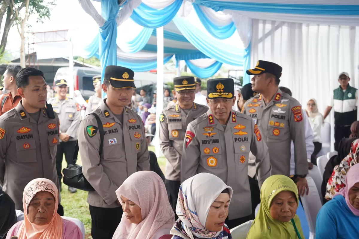 Kegiatan bakti kesehatan dan bakti sosial Polda Jawa Barat bersama Artha Graha Group