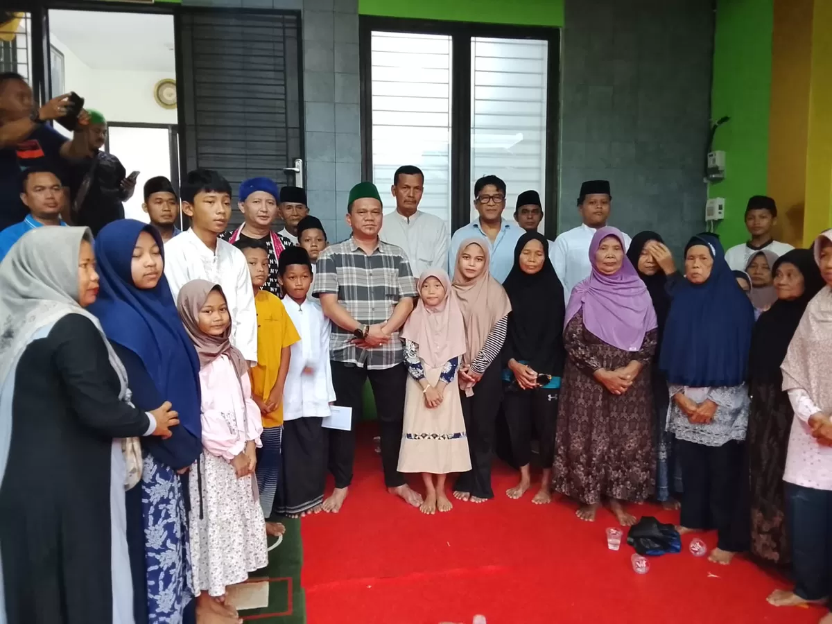 Kegiatan santunan anak yatim piatu yang berlangsung khidmat dan penuh kebersamaan.