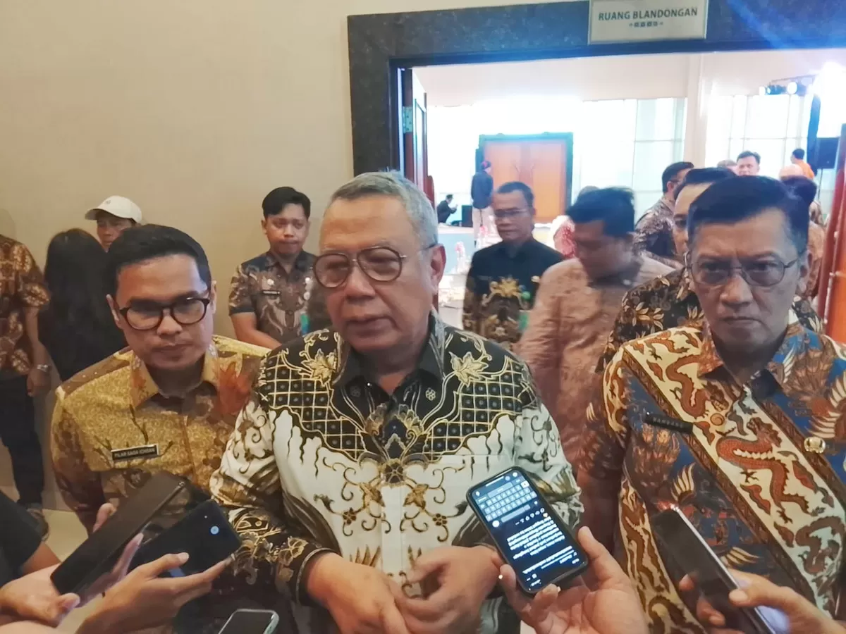 Wali Kota Tangsel, Benyamin Davnie, didampingi Wakil Wali Kota Pilar Saga Ichsan serta Sekretaris Daerah Bambang Noertjahjo, menegaskan fokus pembangunan masih menitikberatkan pada penguatan infrastruktur, pengelolaan sampah berbasis teknologi, serta peningkatan kualitas layanan publik.