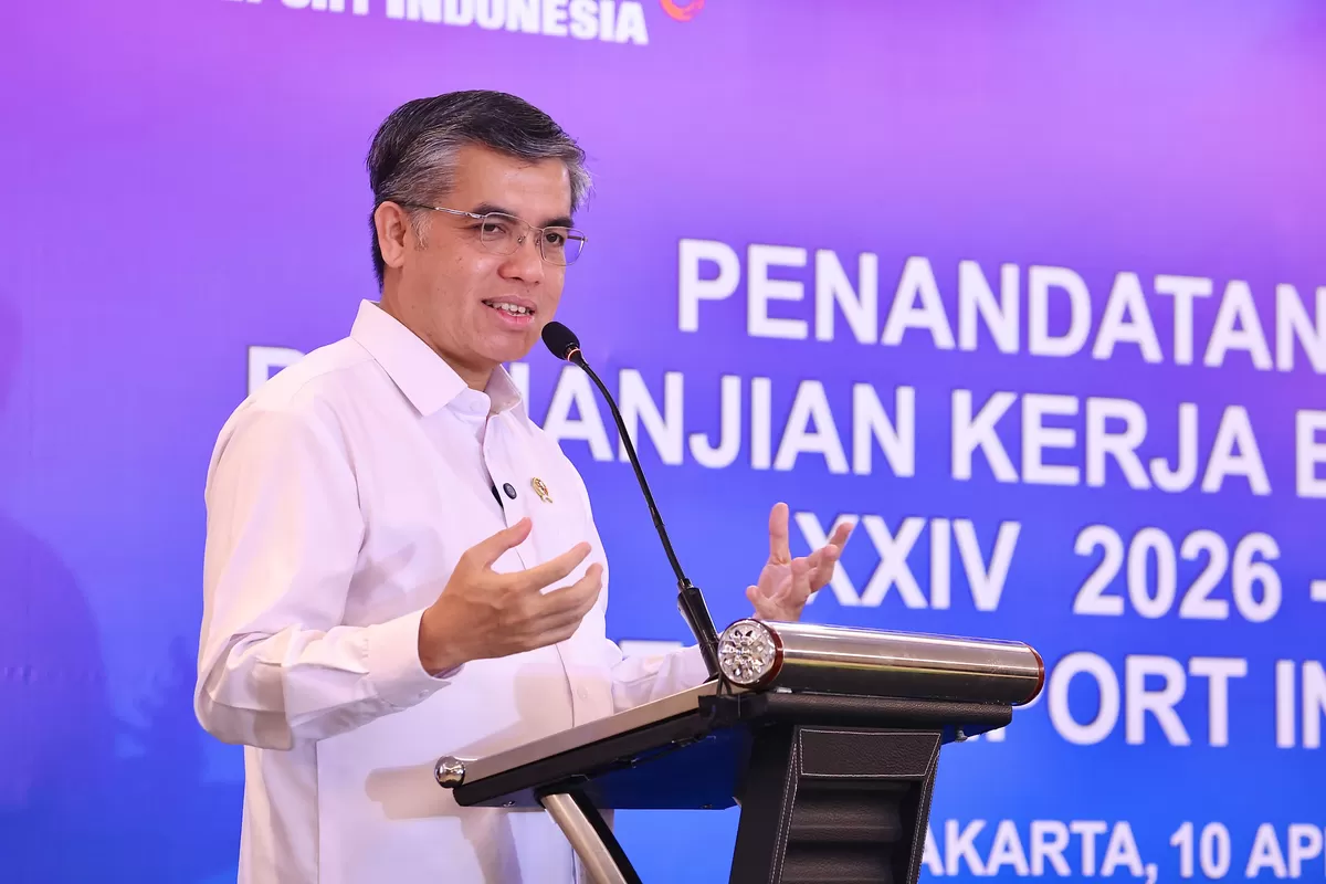 Menaker Yassierli, saat menghadiri penandatanganan Perjanjian Kerja Bersama ke-XXIV periode 2026&ndash;2028 antara manajemen PT Freeport Indonesia (PTFI) dan tiga serikat pekerja di Jakarta