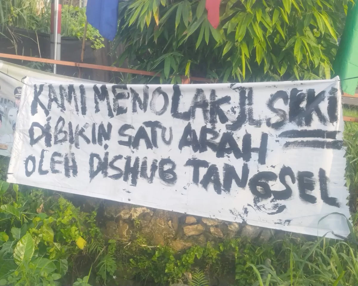 Warga mempertanyakan transparansi dan proses komunikasi yang dilakukan pemerintah.