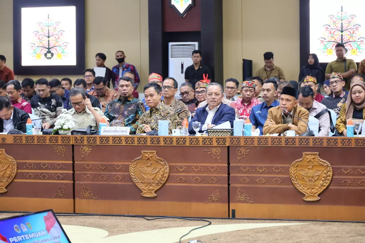 Reses Komisi II DPR RI bersama Wakil Menteri ATR/Wakil Kepala BPN RI, Ossy Dermawan, yang berlangsung di Aula Jaya Tingang, Kantor Gubernur Provinsi Kalimantan Tengah
