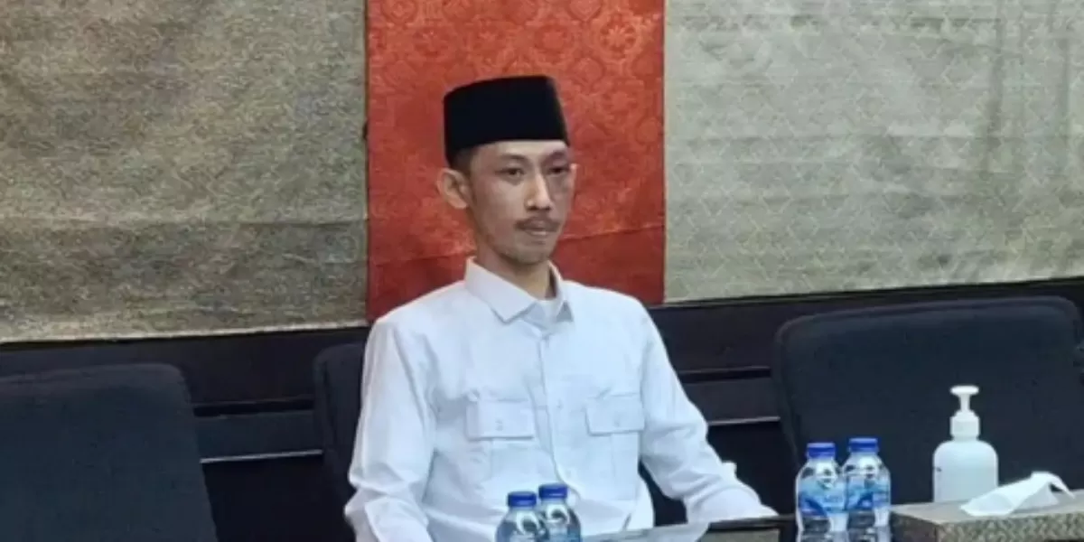 Menyoroti alasan menohok di balik skandal anggota DPRD Jember, Achmad Syahri main gim saat rapat.  (Instagram.com/@jogjastudent)
