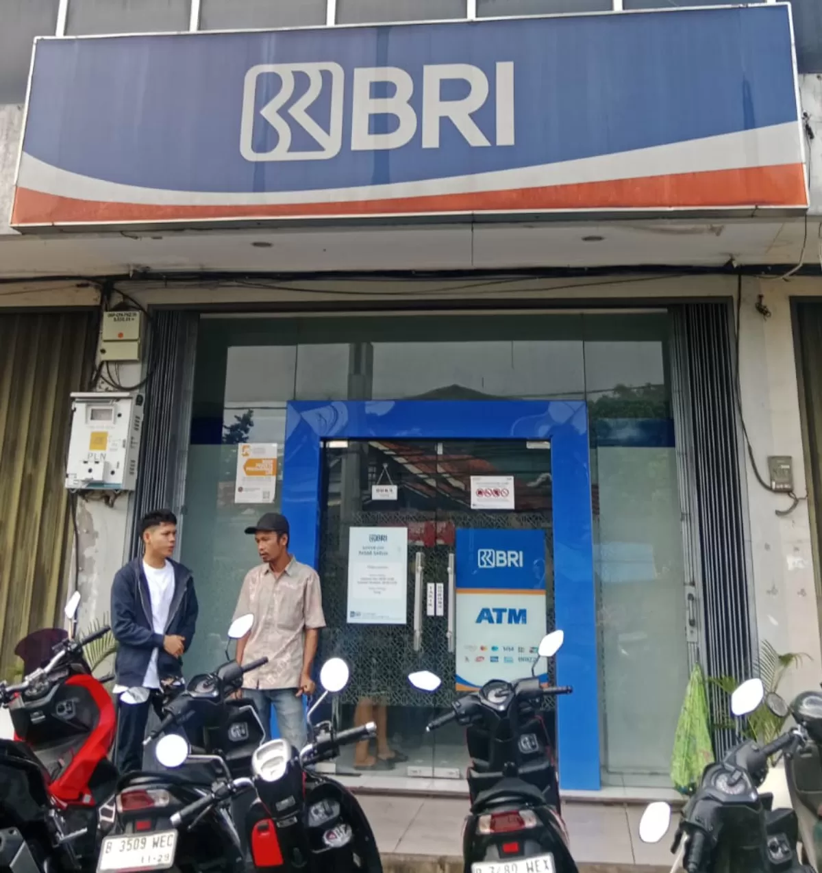 Proses pinjaman Kredit Usaha Rakyat (KUR) di Bank Rakyat Indonesia Unit Serua Ciputat.
