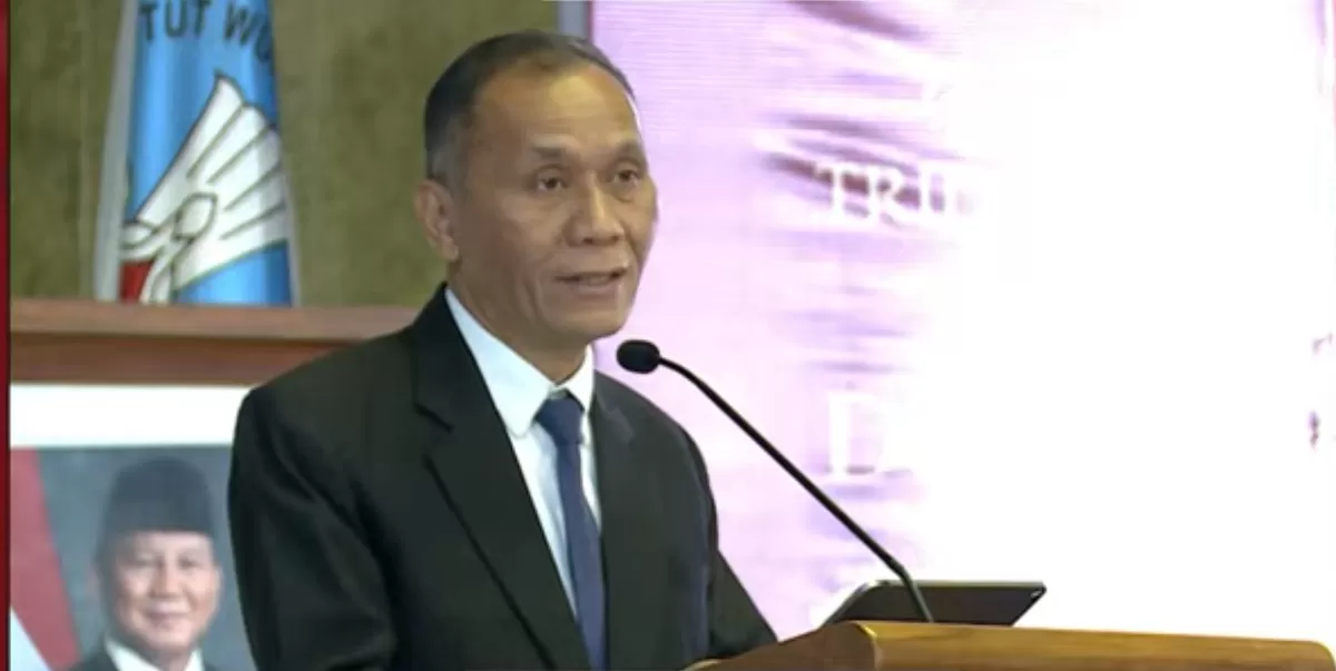 Dr. Henri Togar Hasiholan Tambunan, S.E., M.A. menekankan pentingnya integritas, kreativitas, dan kemampuan kolaborasi bagi lulusan di era persaingan global. 