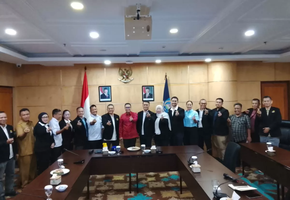 Ketua Kadin Tangsel Marhadi, SE. MM., menegaskan bahwa audiensi dan silaturahmi tersebut bertujuan memperkuat kolaborasi dan sinergi strategis program antara Kadin Tangsel