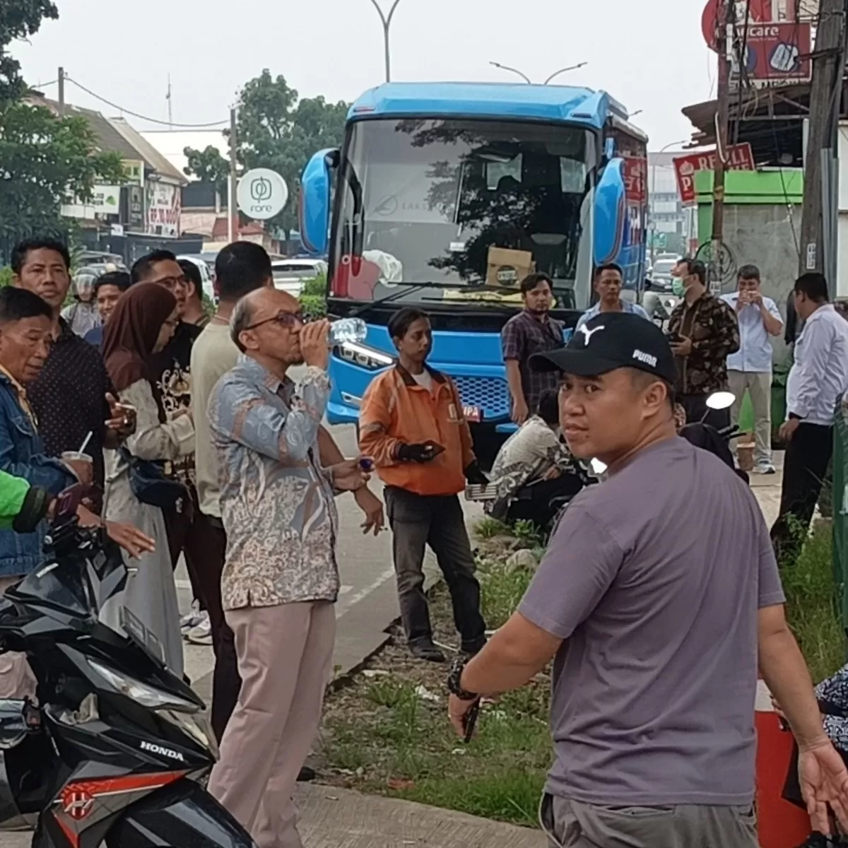 Keberatan atas aksi yang dilakukan di lingkungan sekolah yang saat ini masih menjadi bagian dari sengketa yang sedang berproses melalui jalur hukum.