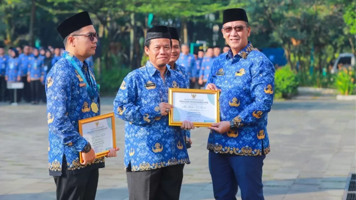 Pemerintah Kota Tangerang Selatan untuk terus menjaga integritas, profesionalisme, dan disiplin kerja sebagai landasan utama dalam membangun kepercayaan masyarakat terhadap pemerintah.