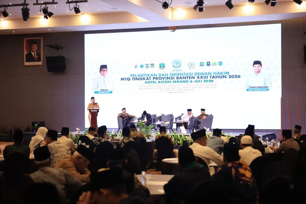 Kepala Biro Kesejahteraan Rakyat (Kesra) Sekretariat Daerah Provinsi Banten, Tubagus Rubal Faisal, saat membuka Orientasi Dewan Hakim MTQ XXIII Tingkat Provinsi Banten Tahun 2026 di Aston Hotel