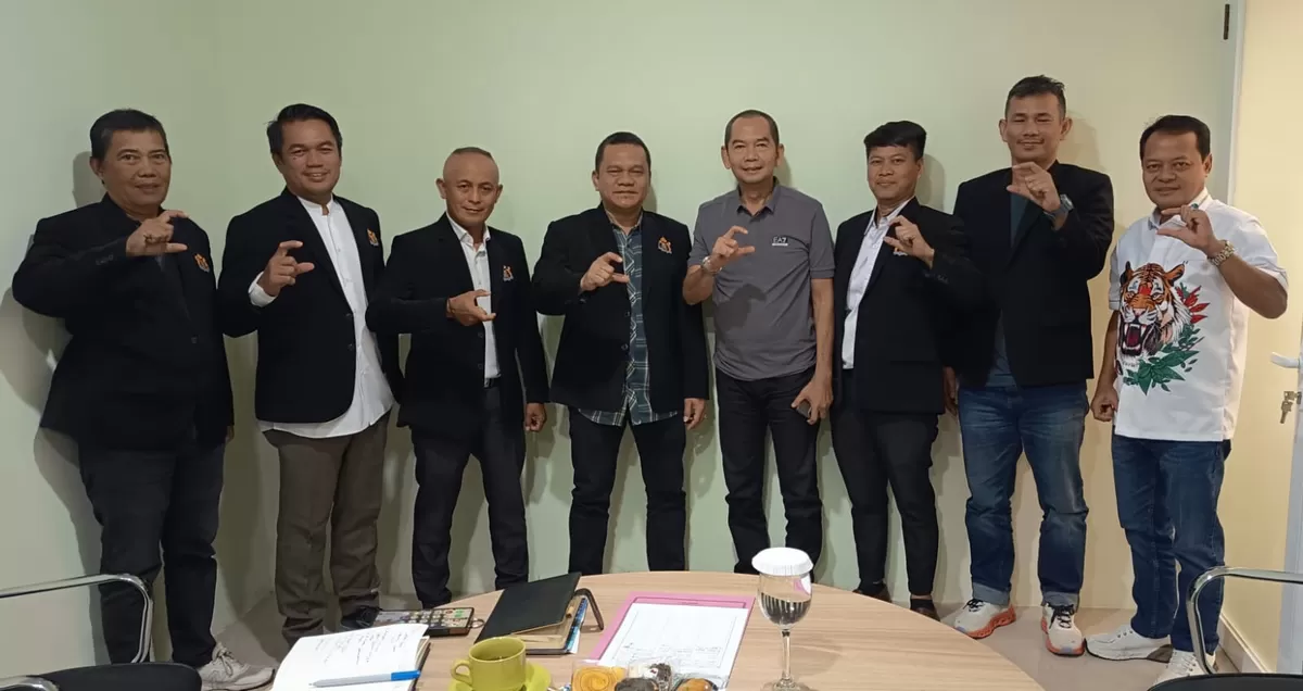 Kegiatan silaturahmi dan audiensi yang berlangsung di ruang rapat lantai 5 Perseroda PITS