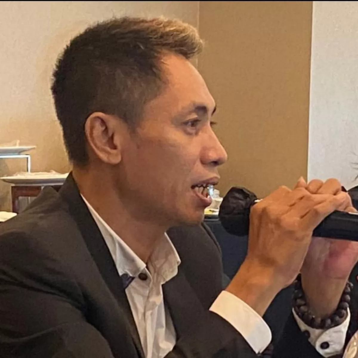 Ketua PWI Tangsel, Ahmad Eko Nursanto, menilai pejabat publik semestinya tidak menghindari pertanyaan wartawan