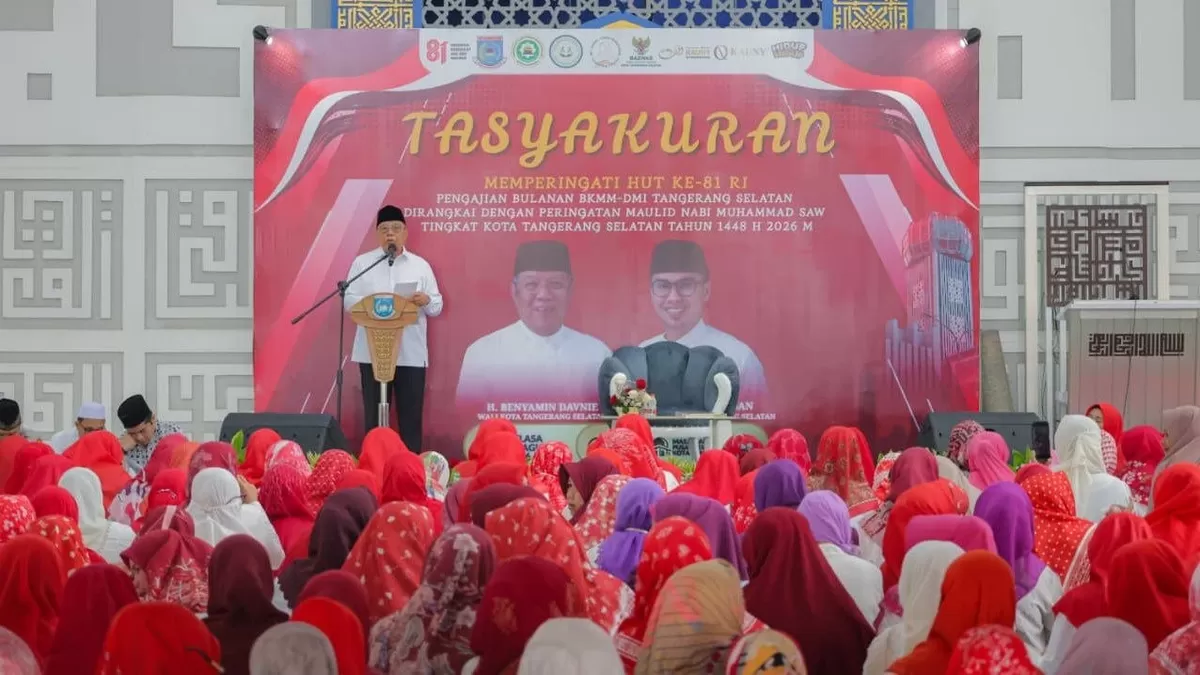 Benyamin Davnie saat menghadiri tasyakuran HUT ke-81 Kemerdekaan RI di Masjid Al-Itishom, Pusat Pemerintahan Kota (Puspemkot) Tangsel, Kecamatan Ciputat