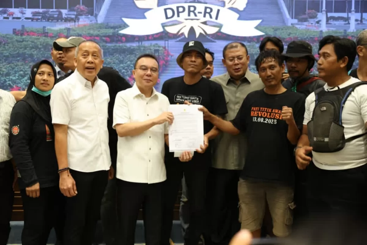 Wakil Ketua DPR RI Sufmi Dasco Ahmad bersama Saan Mustopa dan Cucun Ahmad Syamsurizal menerima audiensi Aliansi Masyarakat Pati Bersatu (AMPB) di Gedung Nusantara