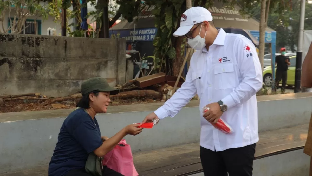 Pembagian masker dilakukan bersama PMI Kota Tangerang Selatan, Koramil Pondok Aren, Kecamatan Pondok Aren, serta Pramuka.