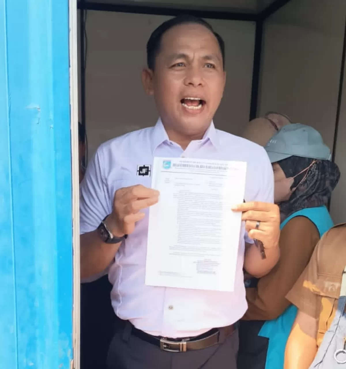 Julham Firdaus, melakukan inspeksi mendadak (sidak) ke lokasi pembangunan Pool Taksi di kawasan Ciater Maruga, Ciputat, Tangerang Selatan, Senin (14/9/2026).