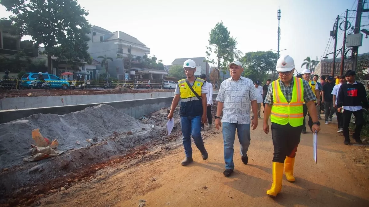 Wakil Wali Kota Tangerang Selatan, Pilar Saga Ichsan, mengatakan penanganan banjir dilakukan secara bertahap