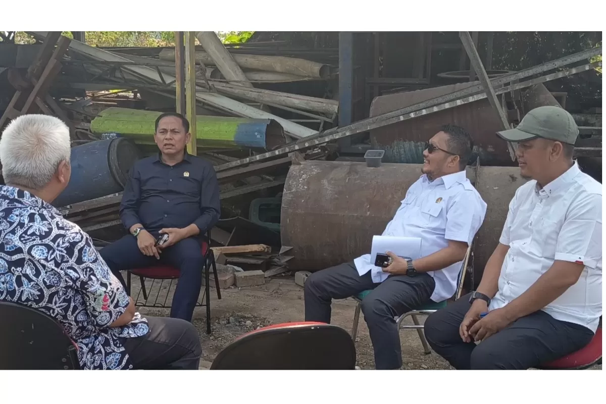 Sidak anggota Komisi IV DPRD Tangsel Julham Firdaus dan Syamsul Hariyanto (Atul) hadir bersama perwakilan Dinas Lingkungan Hidup (DLH) Tangsel, termasuk PPNS Lingkungan Syahrul
