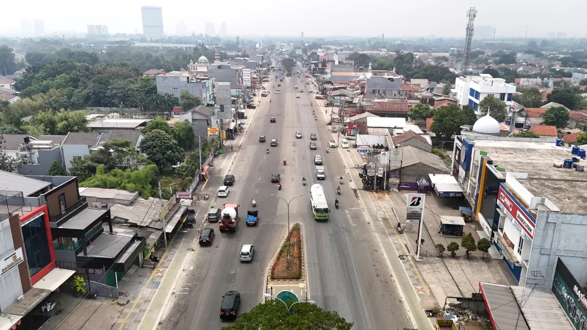 Sementara dua U-Turn direncanakan berada di dua lokasi, yakni di depan Bank Mandiri dengan lebar sekitar 25 meter 