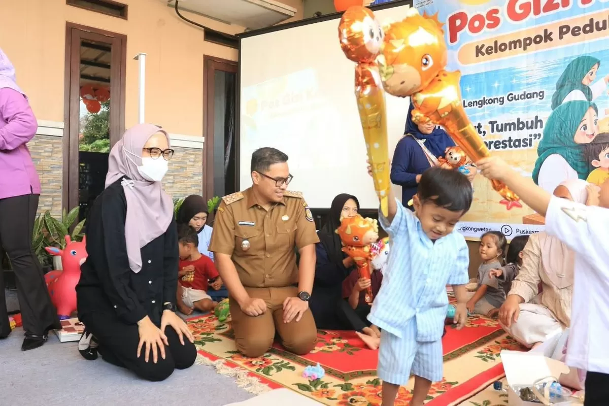 Wakil Wali Kota Tangerang Selatan, Pilar Saga Ichsan, saat meresmikan Pos Gizi Kepiting di RW 01, Kelurahan Lengkong Gudang, Kecamatan Serpong, Senin (19/10/2026)