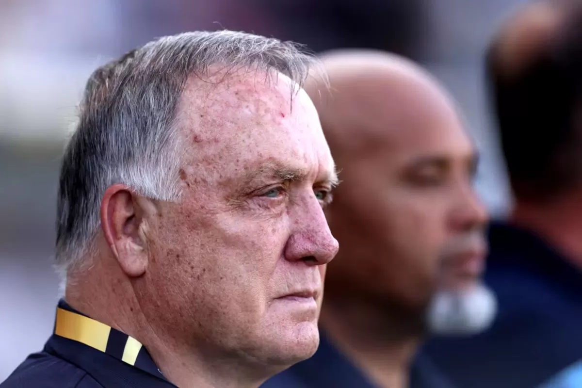 Profil Dick Advocaat, pelatih tertua sepanjang sejarah Piala Dunia yang mencetak rekor bersama Timnas Cura&ccedil;ao di usia 78 tahun.