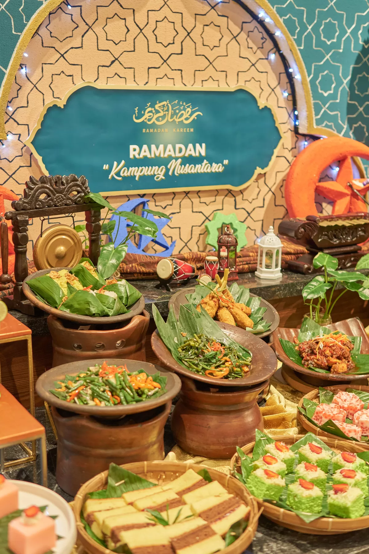 Cek jadwal buka puasa di Ambon 2026, rekomendasi takjil khas seperti Asida dan Gogos, serta lokasi berburu takjil terbaik di Batu Merah.