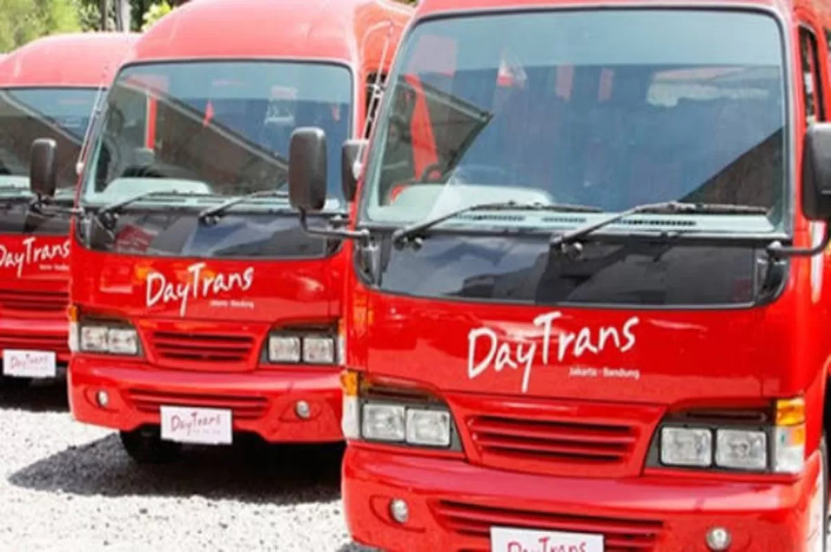 Panduan Lengkap Travel Semarang - Jakarta Januari 2026: Estimasi Jam Harian, Tarif Tiket &amp; Layanan Shuttle Long-Haul (Daytrans )