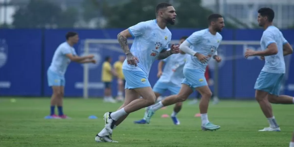 Persis Solo vs Persib Bandung Tak Disiarkan TV, Suporter Kecewa di Tengah Absennya Layvin Kurzawa (Dok.istimewa)