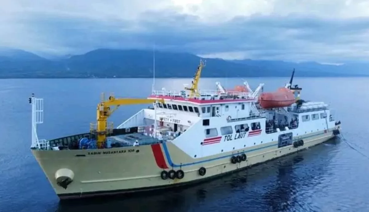 KM Sabuk NUsantara 108 (Pelni)