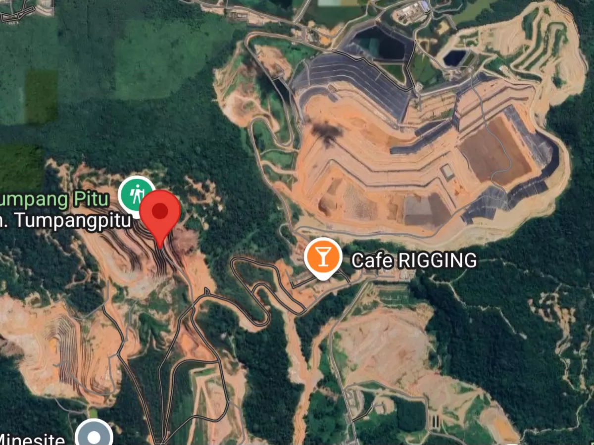 penampakan tambang emas gunung tumpang Pitu Banyuwangi terbaru dari satelit (Google map)