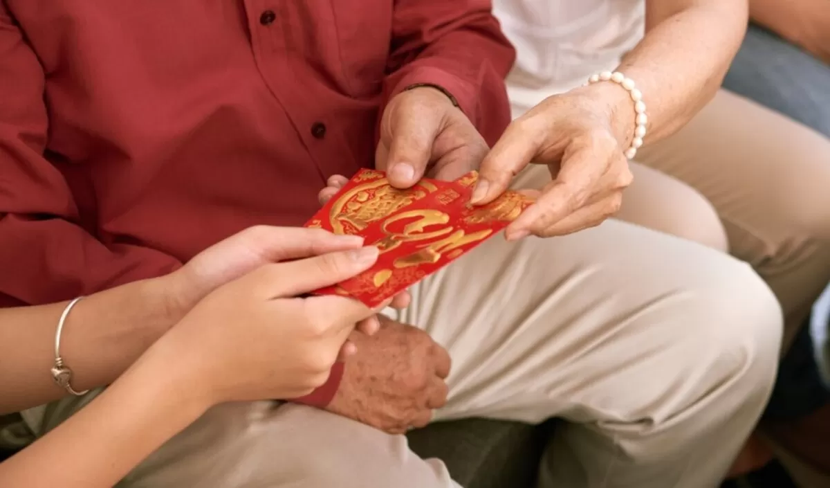 ilustrasi pemberian Angpao (sahabat pegadaian)