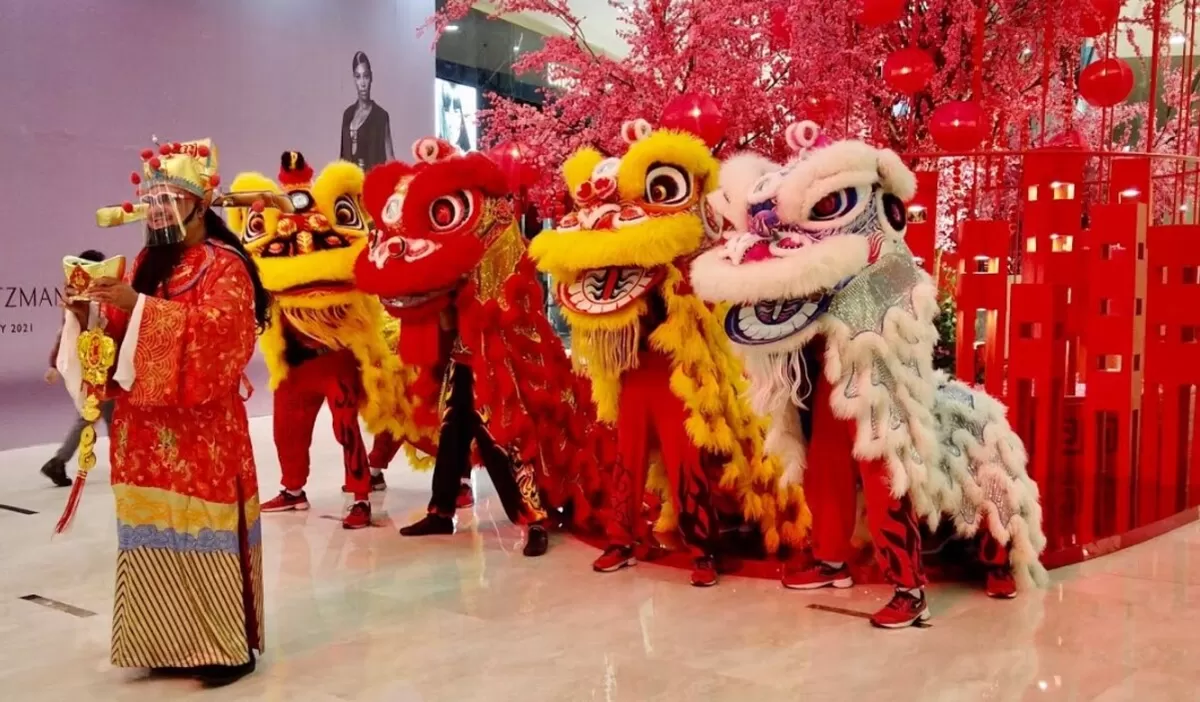 Atraksi Barongsai (berbagai sumber)