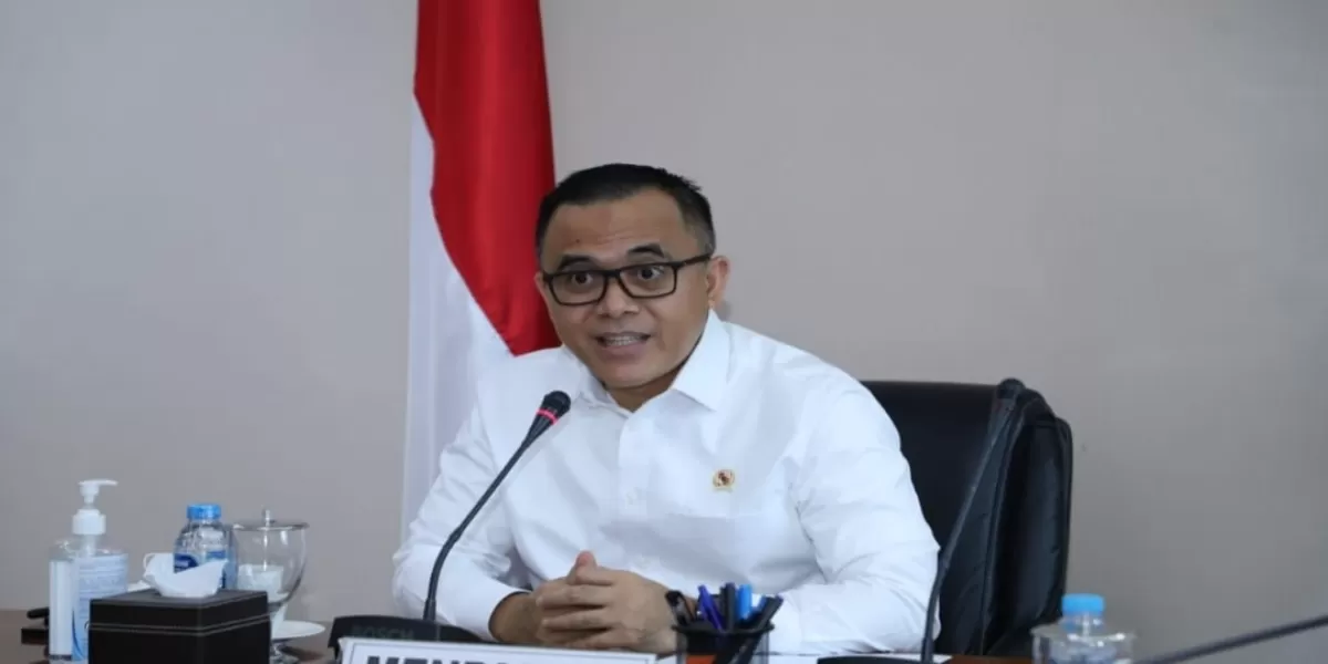 Pegiat Anti Korupsi Soroti Dugaan Inkonsistensi SK Pengalihan IUP PT IMN ke PT BSI di Tambang Emas Tumpang Pitu Banyuwangi (Abdullah Azwar Anas, mantan Bupati Banyuwangi, saat menjabat Menpan RB. Sumber: Situs resmi Kementerian PANRB)