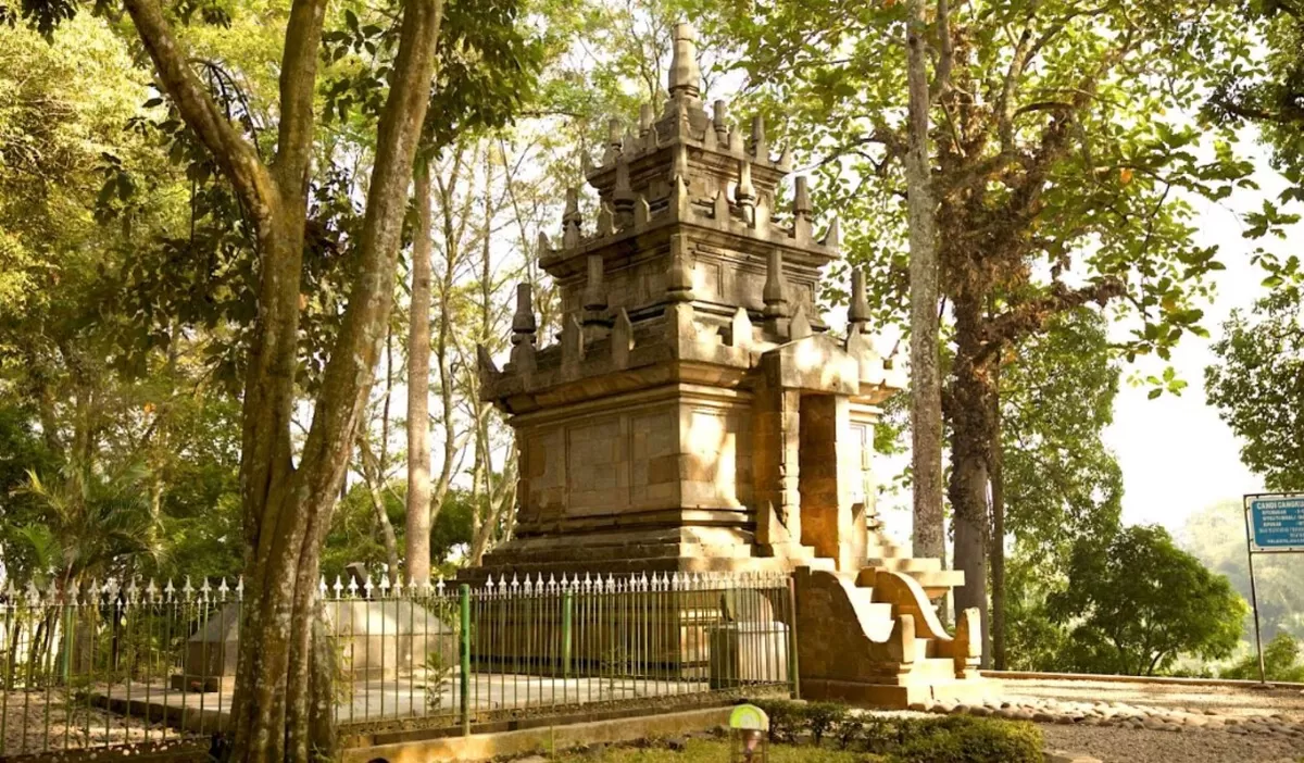 Candi Cangkuang (atourin)